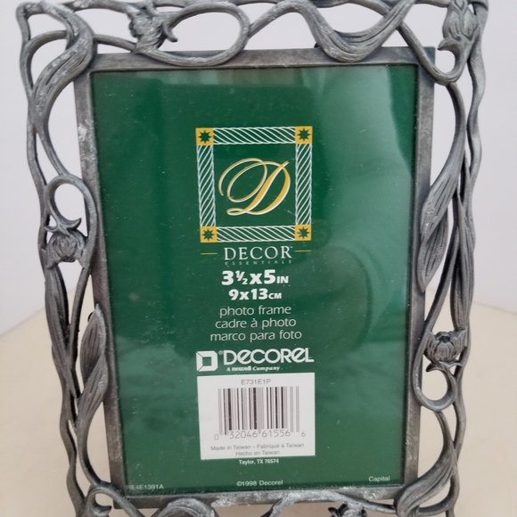 Other - Photo Frame with Intricate Design - Black